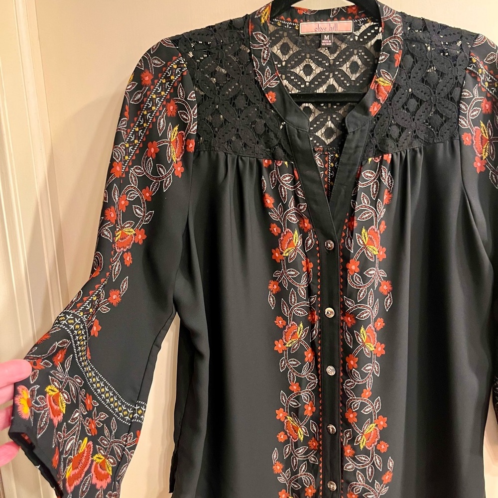 Olive Hill Floral-Embroidered Blouse, size m